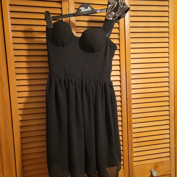 Guess Los Angeles Black One Shoulder Dress with Silver Details - Picture 4 of 13